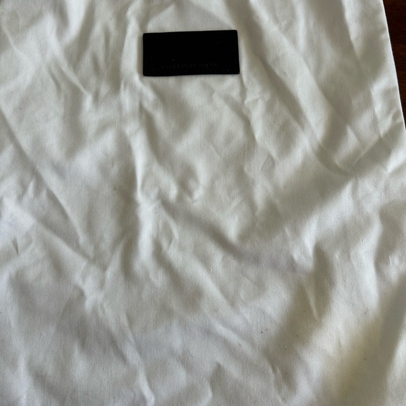 Alexander Wang heel sandal

Size 6 1/2

Never worn - Picture 4 of 4